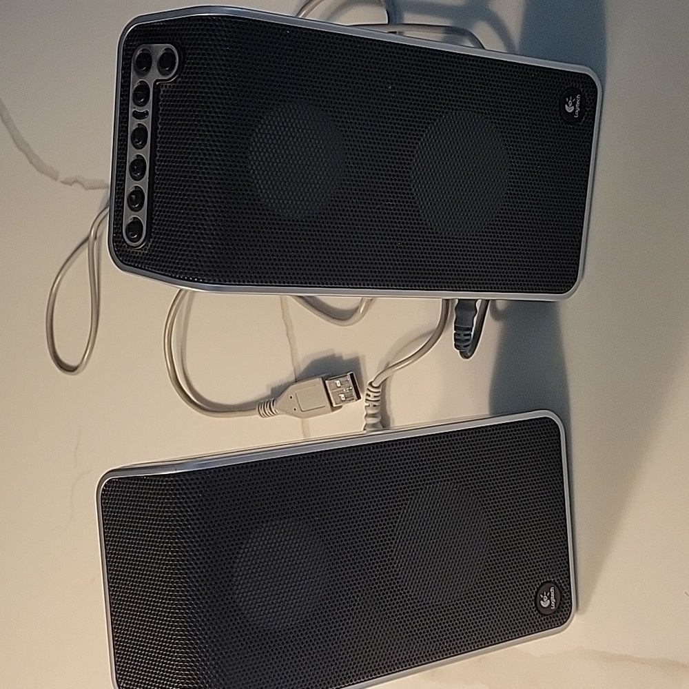 Logitech V20 Notebook Speakers